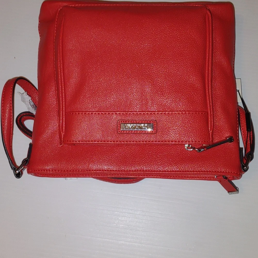 ๐บCALVIN KLEIN R-q Crossbody Bag in Red - Picture 8 of 14